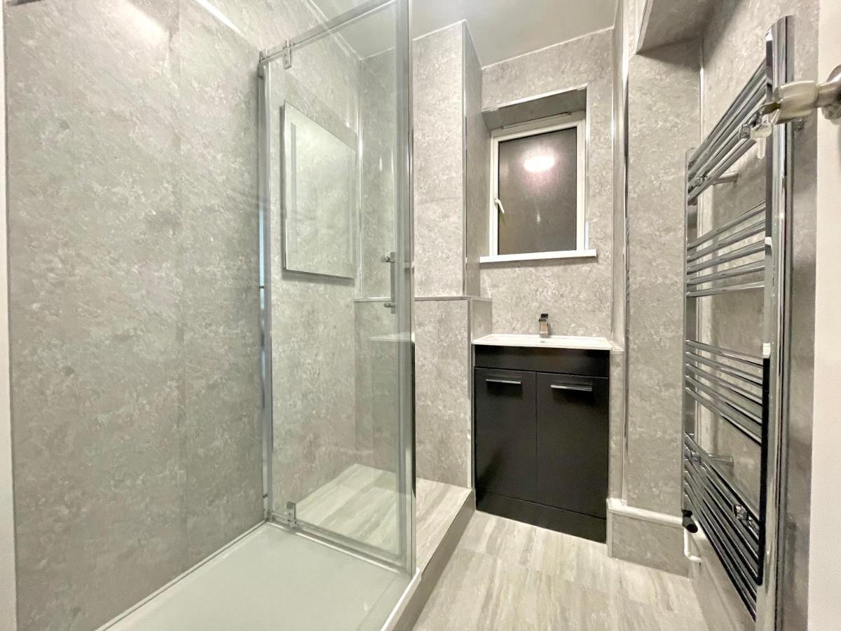 Fabulous 3 Bedroom Flat Sleeps 6 London Bagian luar foto